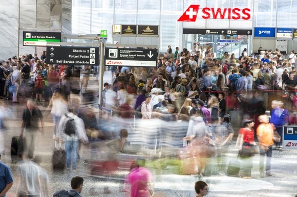 瑞士機場內不再要求乘客佩戴防護口罩。